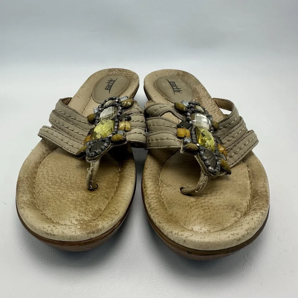 EARTH Saffron Thong Flips Flops Sandals Shoes Women's US Size 8 Jeweled